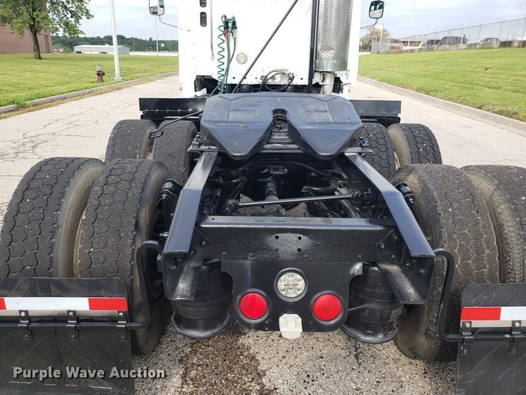 image for item ET9844 2006 Freightliner Columbia semi truck