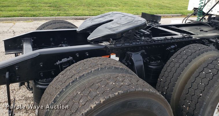 image for item ET9844 2006 Freightliner Columbia semi truck