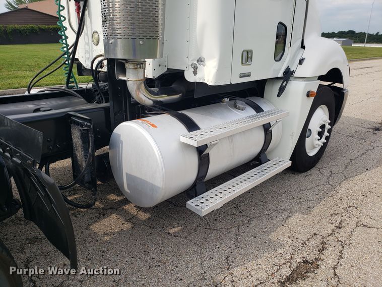 image for item ET9844 2006 Freightliner Columbia semi truck