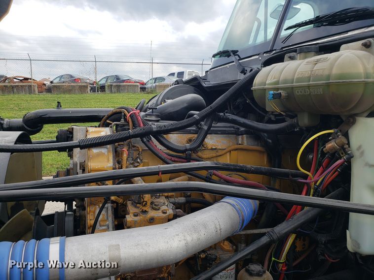 image for item ET9844 2006 Freightliner Columbia semi truck