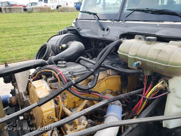 image for item ET9844 2006 Freightliner Columbia semi truck