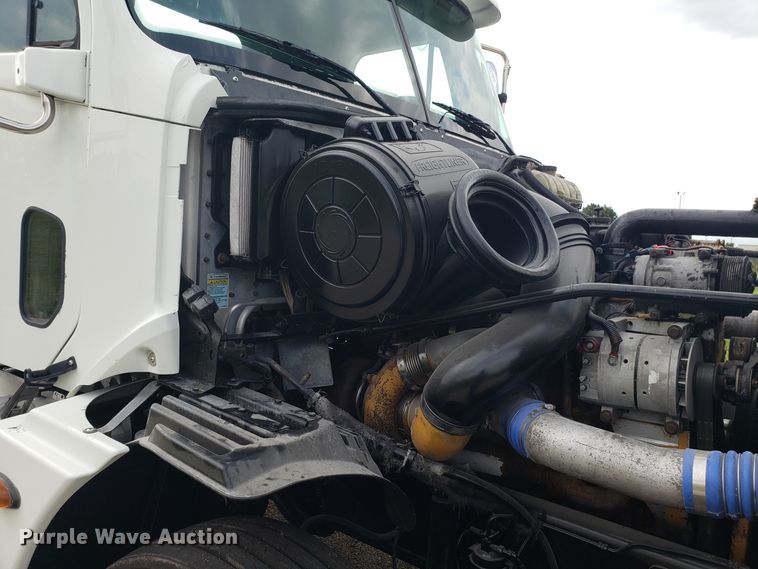 image for item ET9844 2006 Freightliner Columbia semi truck