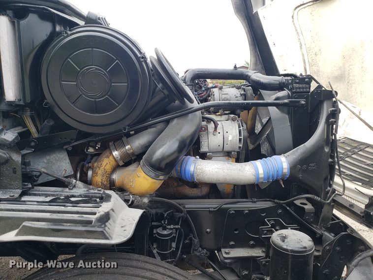 image for item ET9844 2006 Freightliner Columbia semi truck