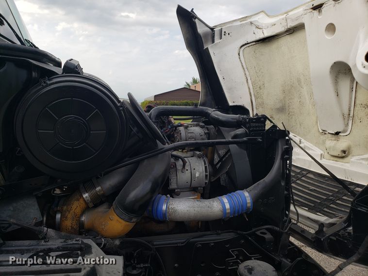 image for item ET9844 2006 Freightliner Columbia semi truck