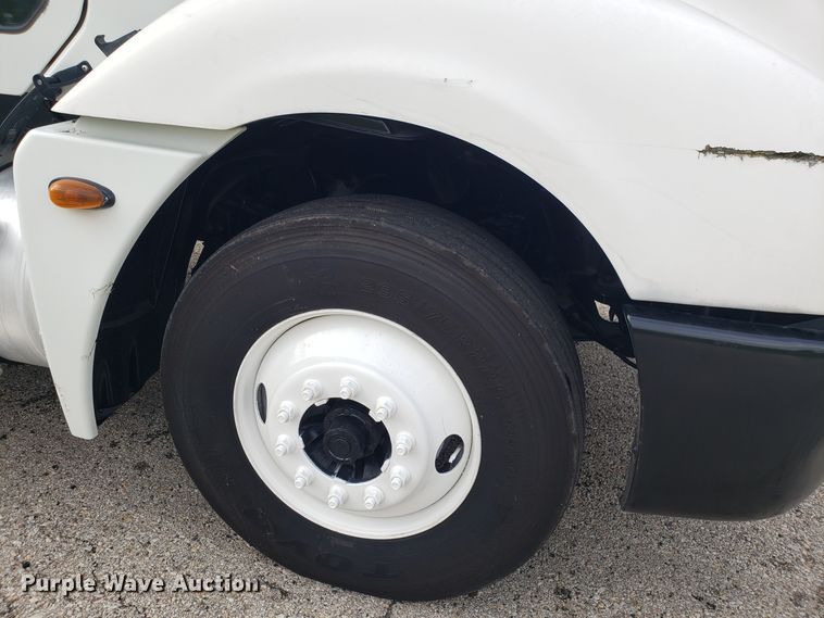 image for item ET9844 2006 Freightliner Columbia semi truck