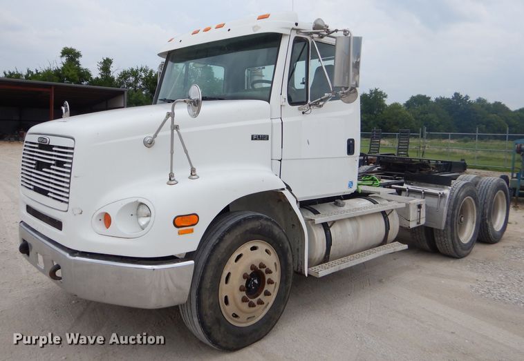 image for item FC9814 2000 Freightliner FL112 semi truck