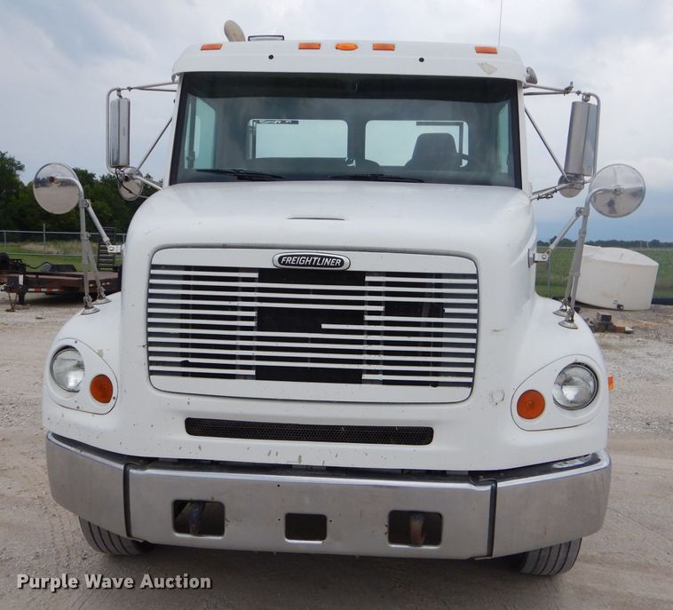 image for item FC9814 2000 Freightliner FL112 semi truck