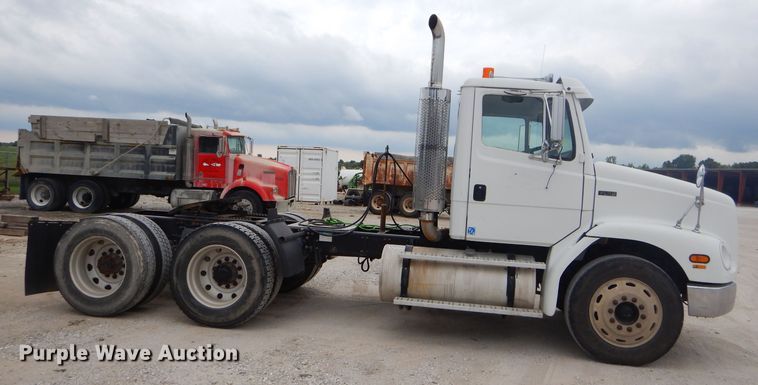 image for item FC9814 2000 Freightliner FL112 semi truck