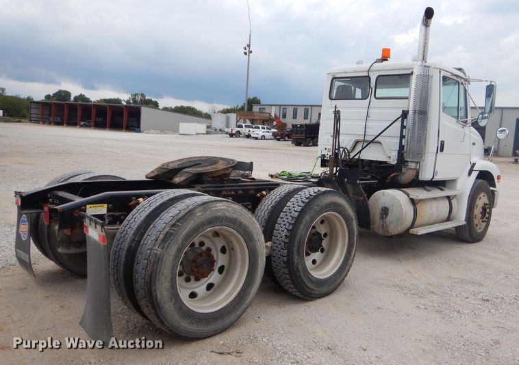 image for item FC9814 2000 Freightliner FL112 semi truck