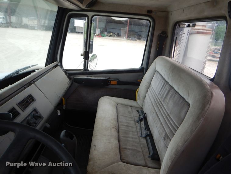 image for item FC9814 2000 Freightliner FL112 semi truck