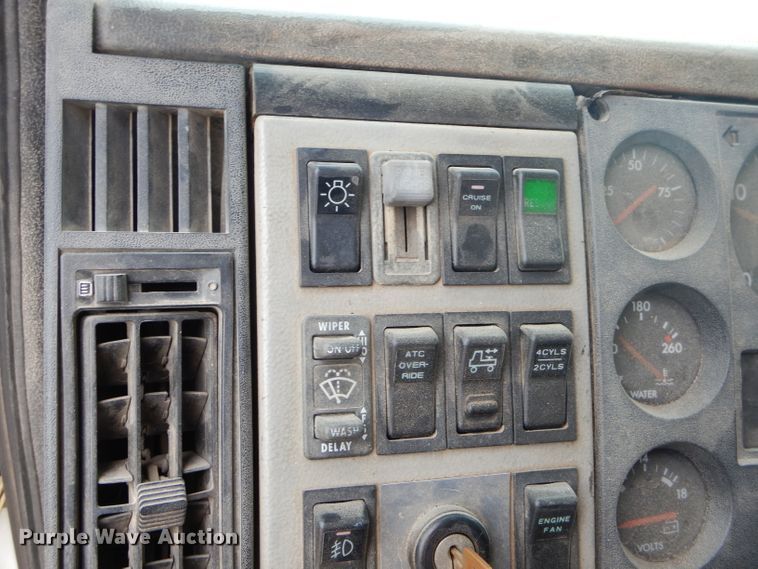 image for item FC9814 2000 Freightliner FL112 semi truck