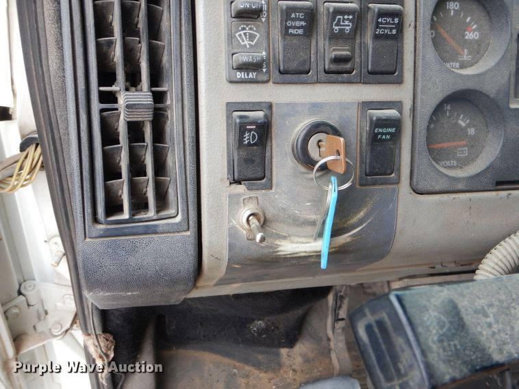 image for item FC9814 2000 Freightliner FL112 semi truck