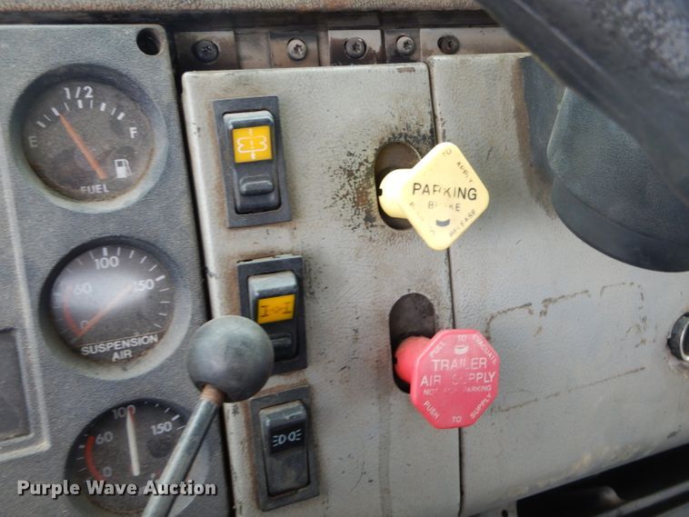 image for item FC9814 2000 Freightliner FL112 semi truck