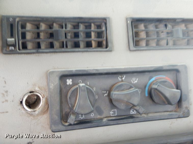 image for item FC9814 2000 Freightliner FL112 semi truck