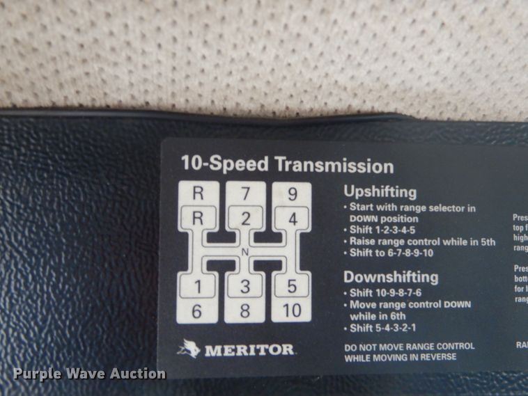 image for item FC9814 2000 Freightliner FL112 semi truck