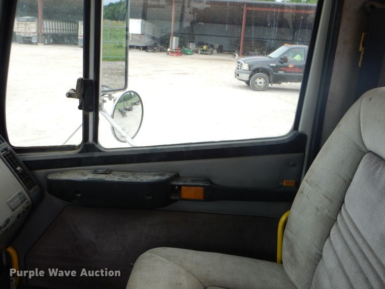 image for item FC9814 2000 Freightliner FL112 semi truck