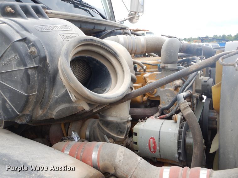 image for item FC9814 2000 Freightliner FL112 semi truck