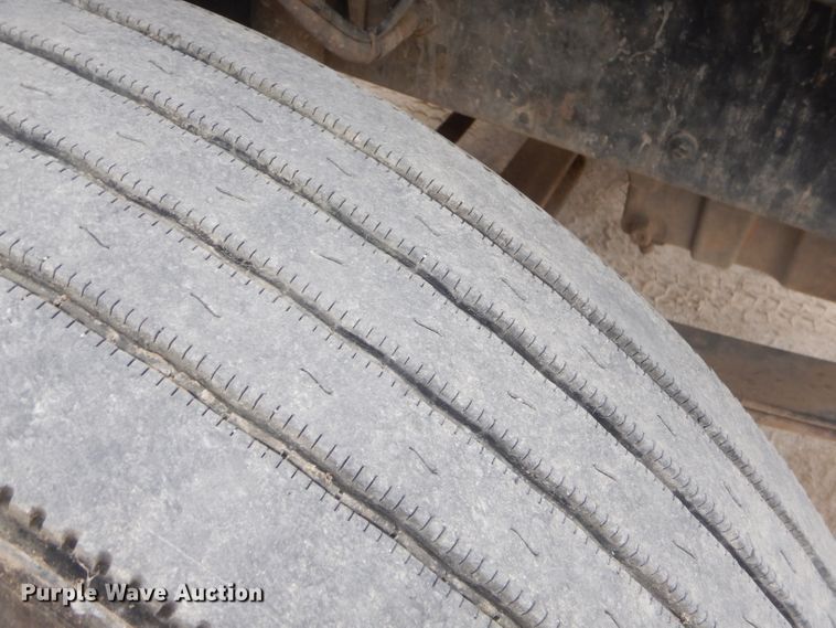 image for item FC9814 2000 Freightliner FL112 semi truck