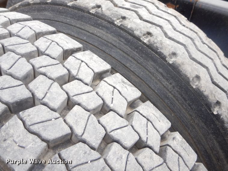 image for item FC9814 2000 Freightliner FL112 semi truck