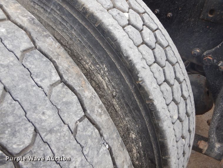 image for item FC9814 2000 Freightliner FL112 semi truck