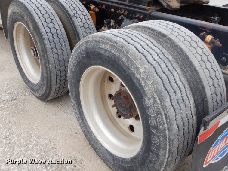 image for item FC9814 2000 Freightliner FL112 semi truck