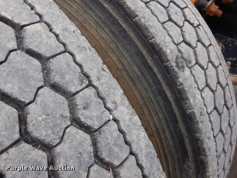 image for item FC9814 2000 Freightliner FL112 semi truck