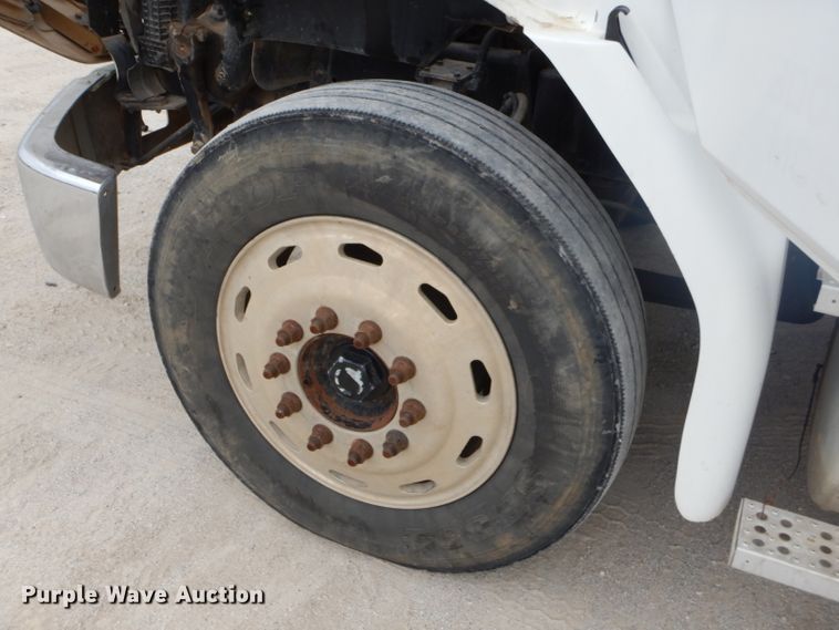 image for item FC9814 2000 Freightliner FL112 semi truck