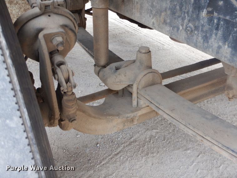 image for item FC9814 2000 Freightliner FL112 semi truck