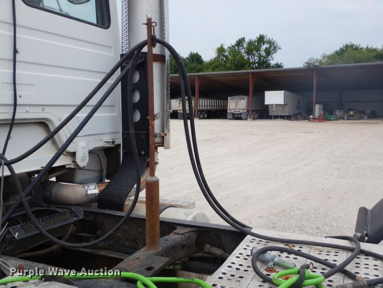 image for item FC9814 2000 Freightliner FL112 semi truck