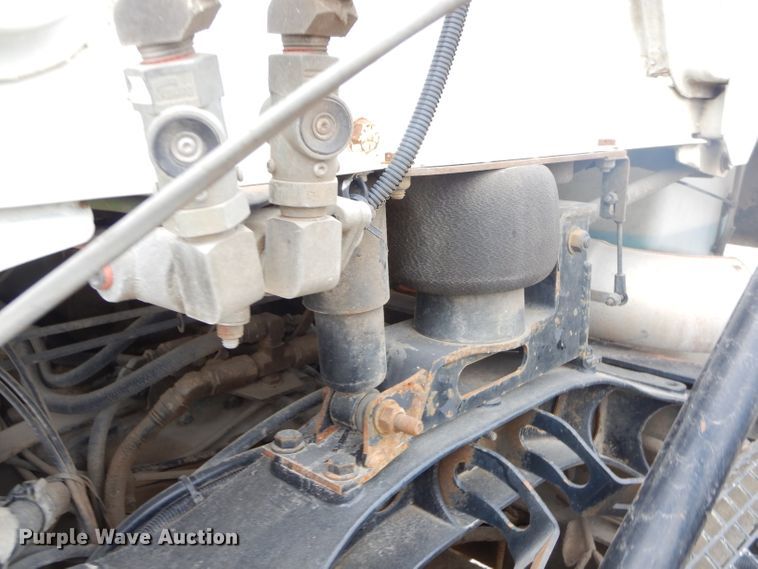 image for item FC9814 2000 Freightliner FL112 semi truck