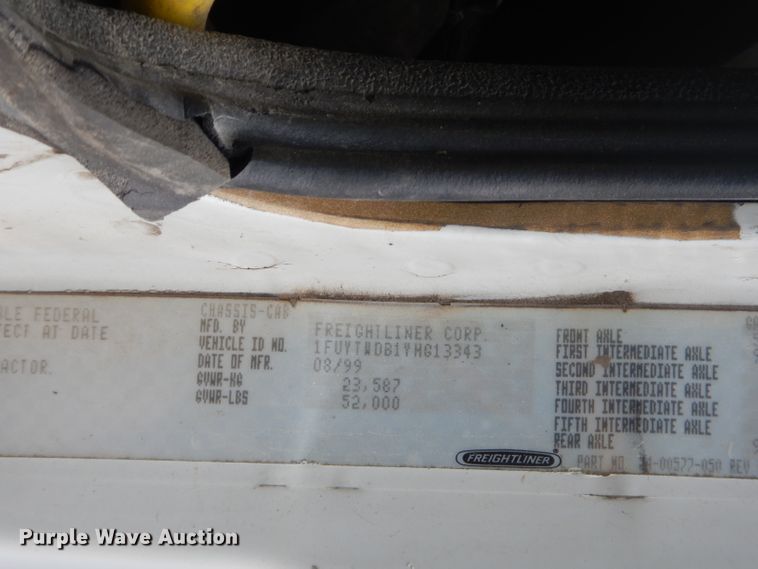 image for item FC9814 2000 Freightliner FL112 semi truck