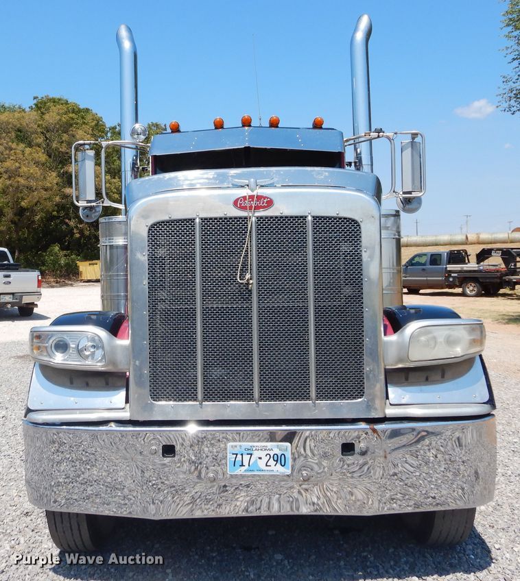 image for item FI9974 2008 Peterbilt 389 semi truck