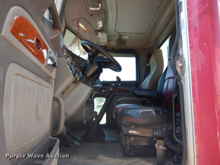 image for item FI9974 2008 Peterbilt 389 semi truck