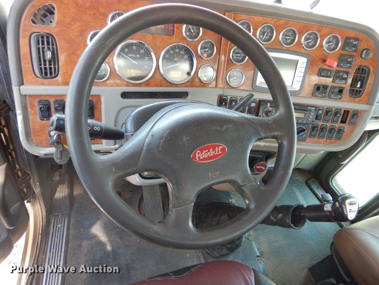 image for item FI9974 2008 Peterbilt 389 semi truck