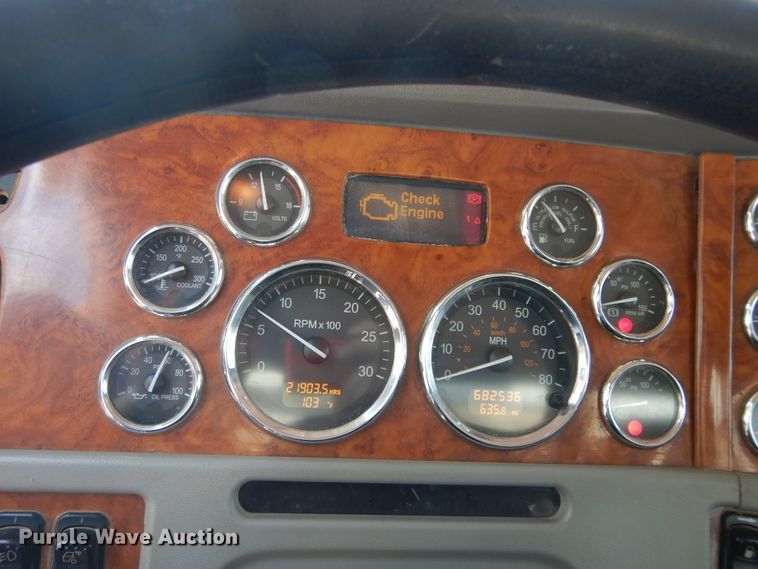 image for item FI9974 2008 Peterbilt 389 semi truck