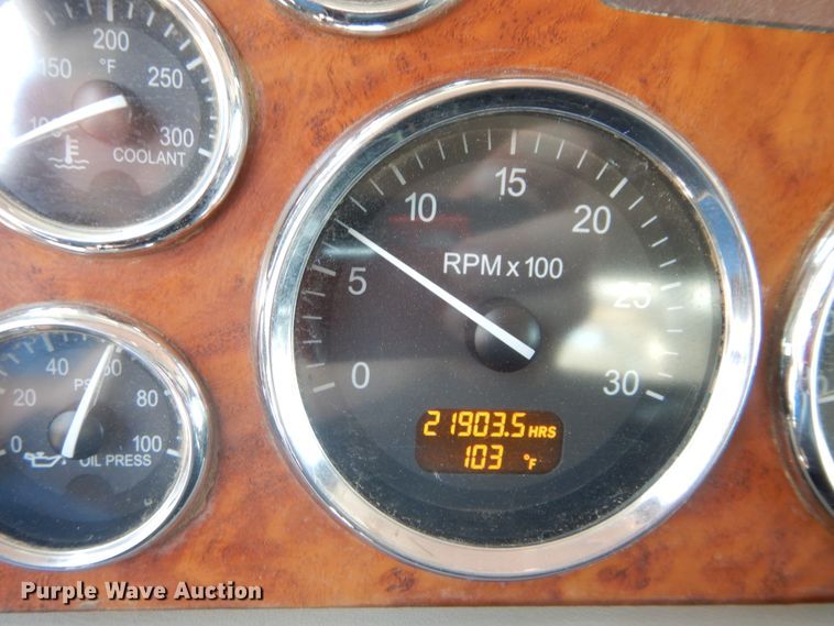 image for item FI9974 2008 Peterbilt 389 semi truck