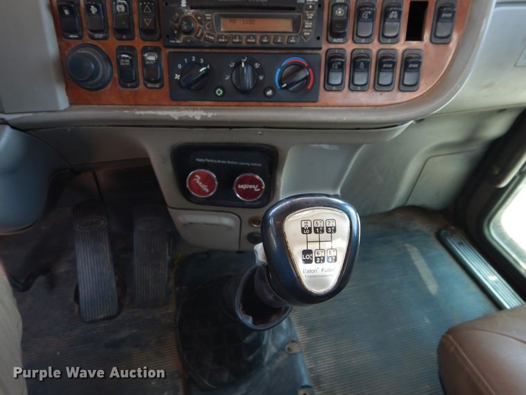 image for item FI9974 2008 Peterbilt 389 semi truck