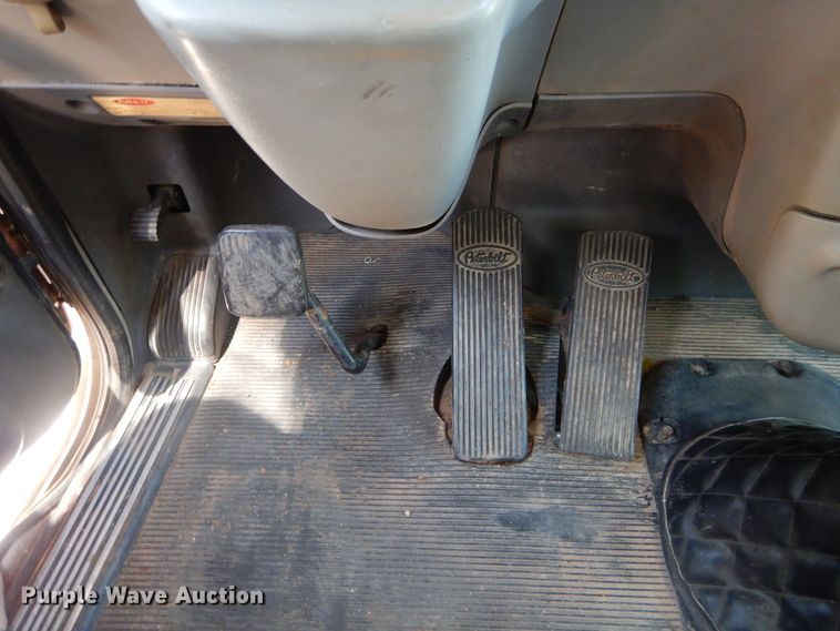 image for item FI9974 2008 Peterbilt 389 semi truck