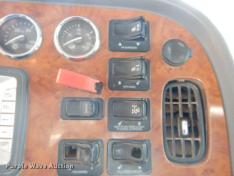 image for item FI9974 2008 Peterbilt 389 semi truck