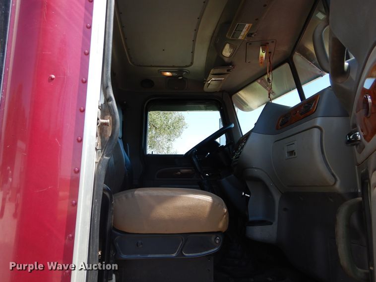 image for item FI9974 2008 Peterbilt 389 semi truck