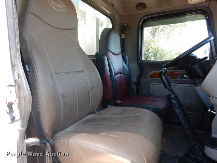 image for item FI9974 2008 Peterbilt 389 semi truck