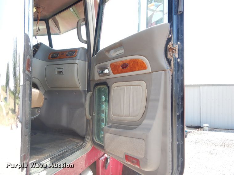 image for item FI9974 2008 Peterbilt 389 semi truck