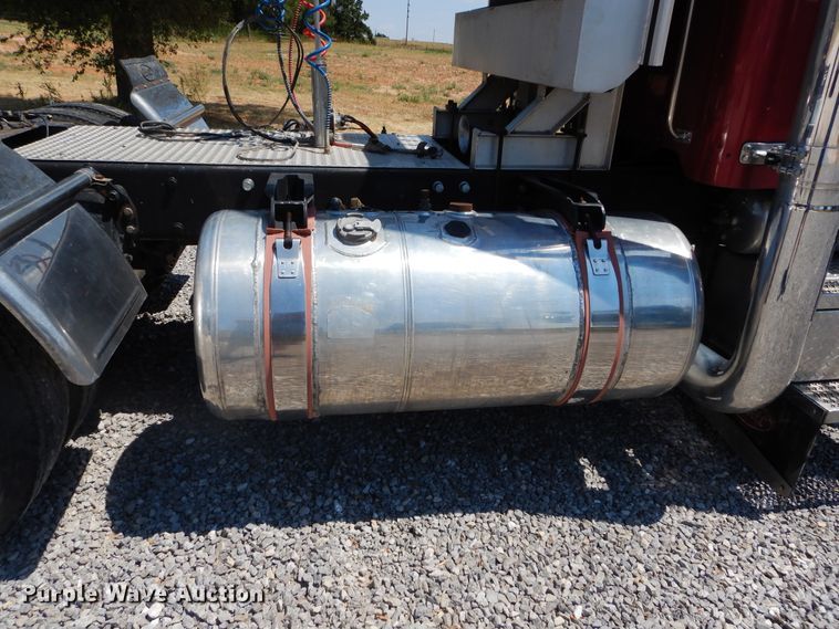 image for item FI9974 2008 Peterbilt 389 semi truck