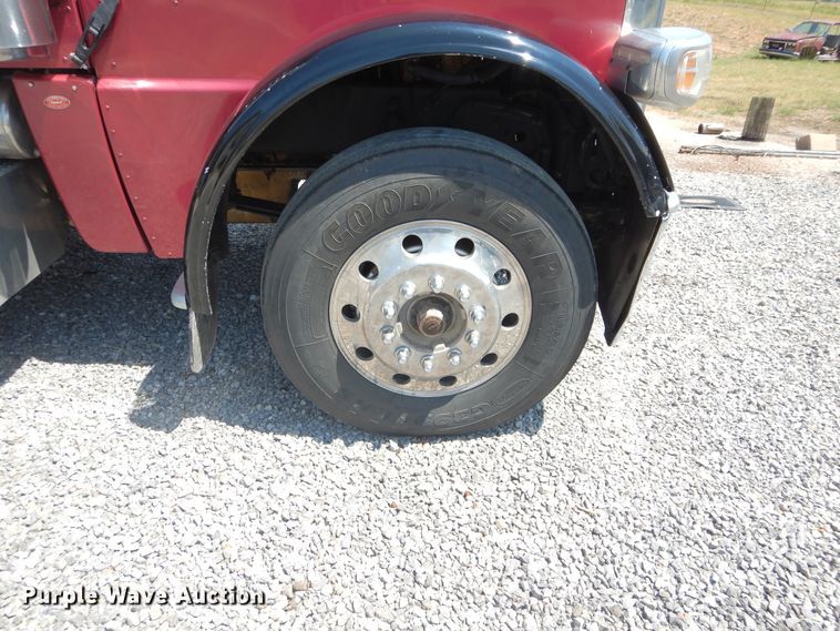 image for item FI9974 2008 Peterbilt 389 semi truck