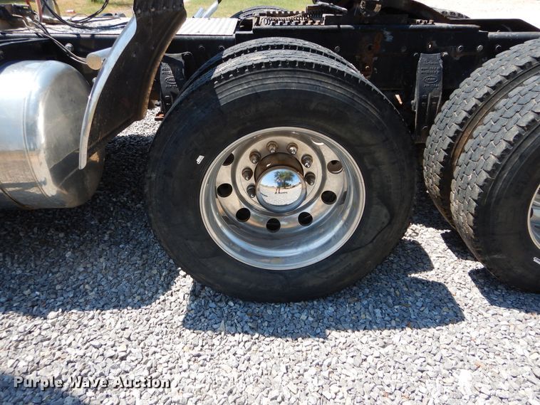 image for item FI9974 2008 Peterbilt 389 semi truck