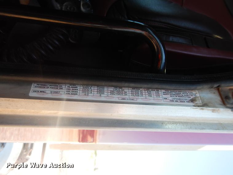 image for item FI9974 2008 Peterbilt 389 semi truck