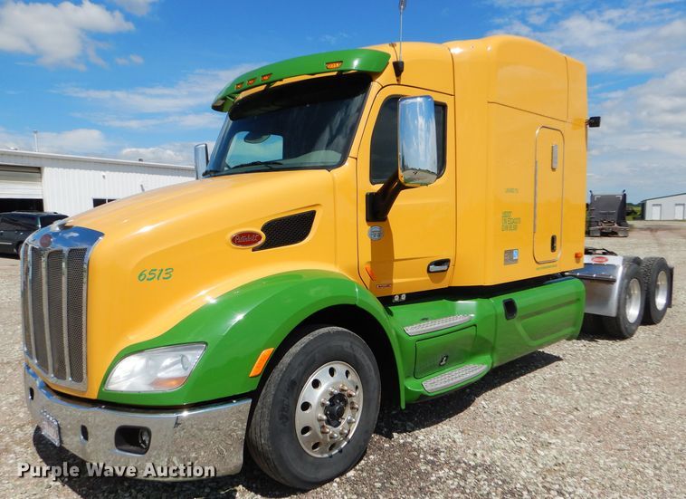 image for item FY9734 2014 Peterbilt 579 semi truck