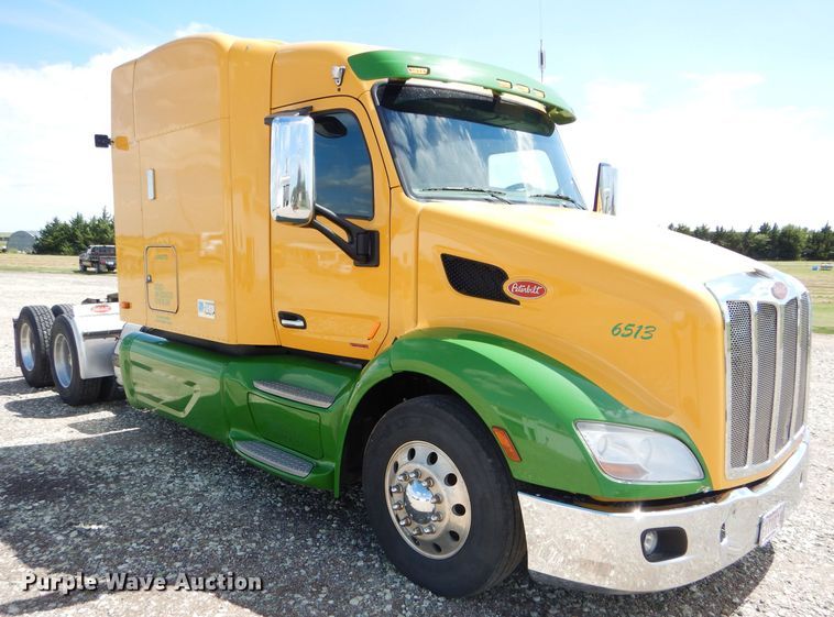 image for item FY9734 2014 Peterbilt 579 semi truck