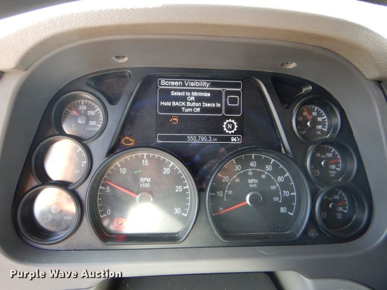 image for item FY9734 2014 Peterbilt 579 semi truck