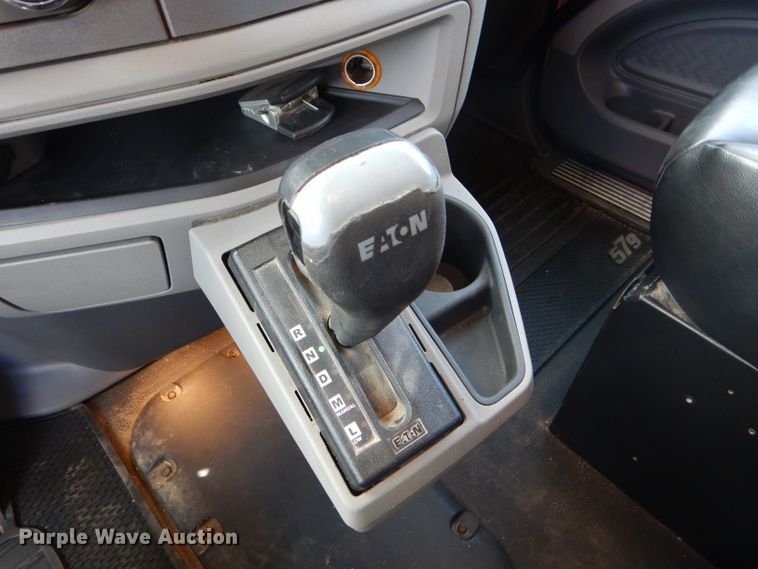 image for item FY9734 2014 Peterbilt 579 semi truck